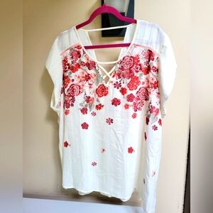 NWT Maurices Floral And Cream V-Neck Top Sz 3